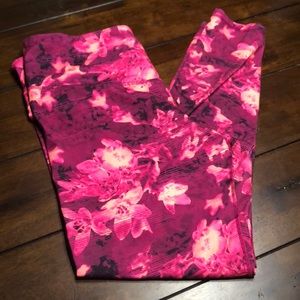 Old Navy Active leggings- pink floral XXL
